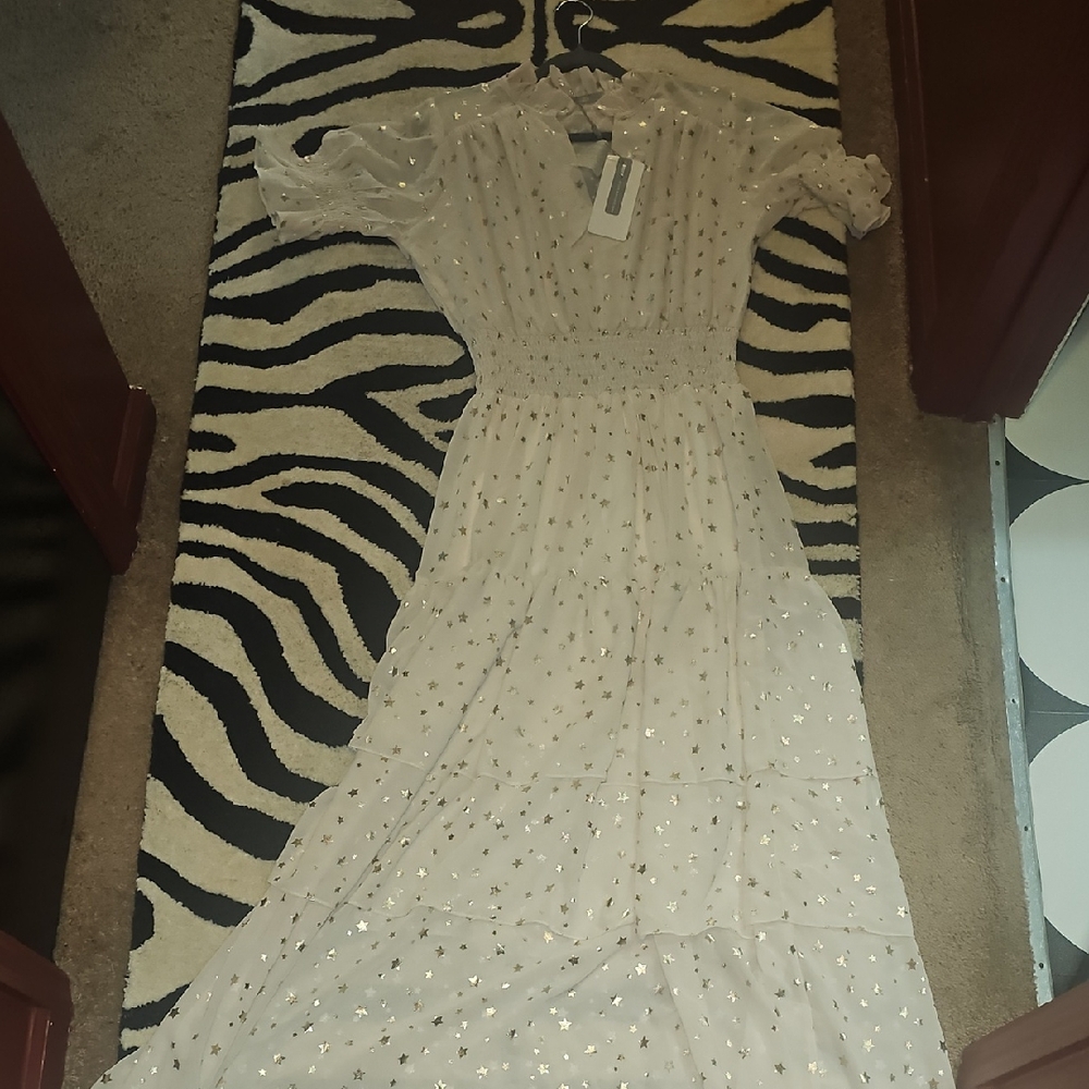 Chic White Maxi Dress with Star Accents